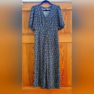 Floral Print Jumpsuit Button Up front, Wide Leg, Elastic Waist Size Small